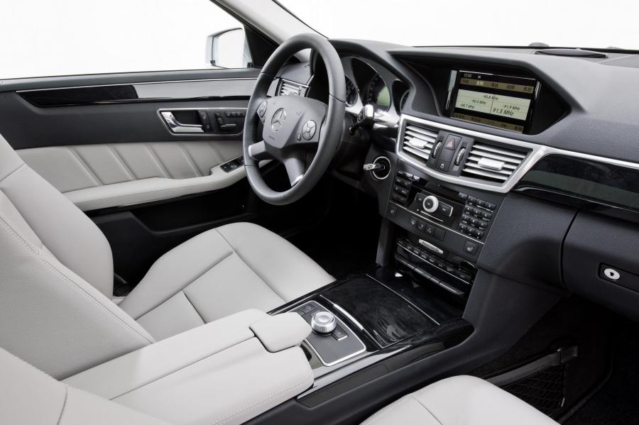  Mercedes-Benz E-Class L 2011 года  (фото 17 из 17)